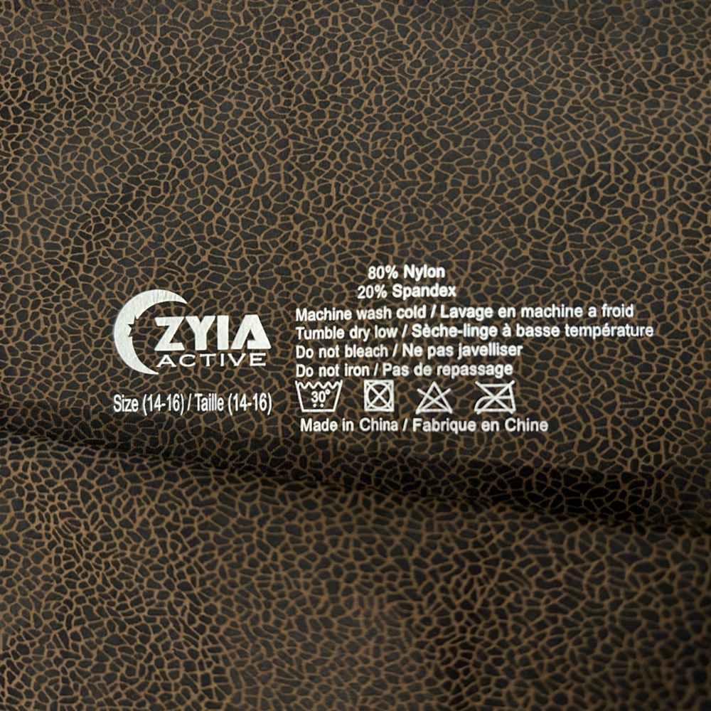 ZYIA - Set of 4! (3 leggings, 1 jogger - and a FREE pair of Fabletics joggers!) - Picture 7 of 9